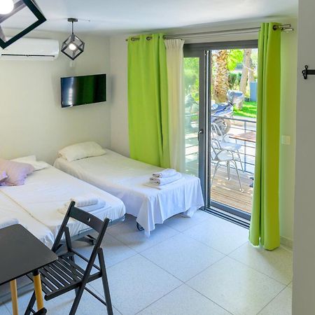 Bikini Apartments Kariótai Екстериор снимка