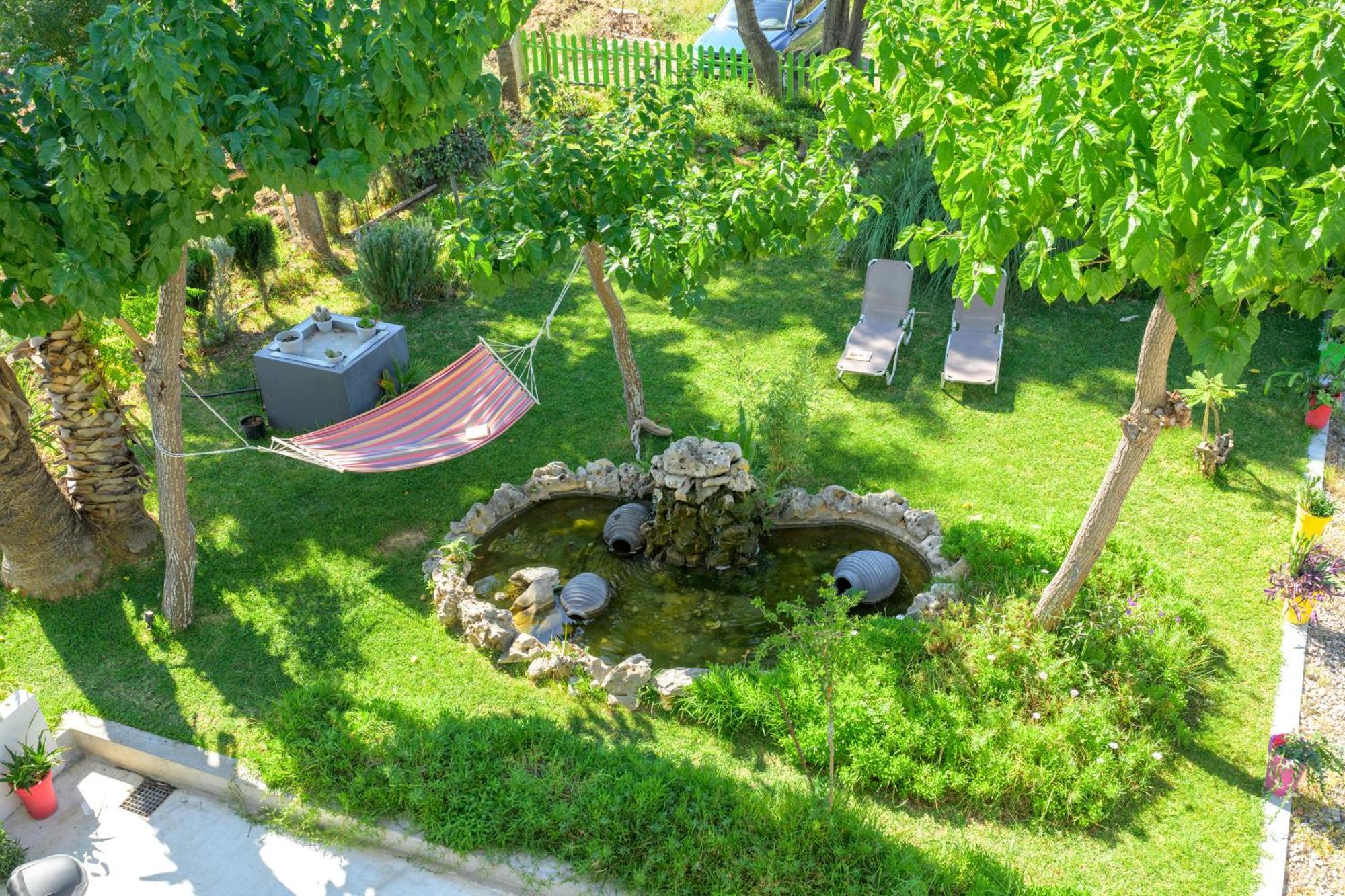 Bikini Apartments Kariótai Екстериор снимка