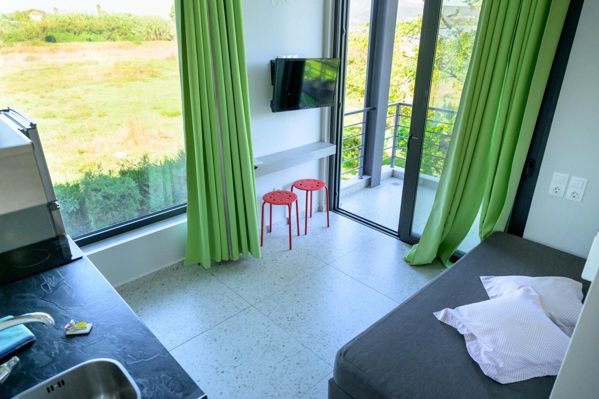 Bikini Apartments Kariótai Екстериор снимка