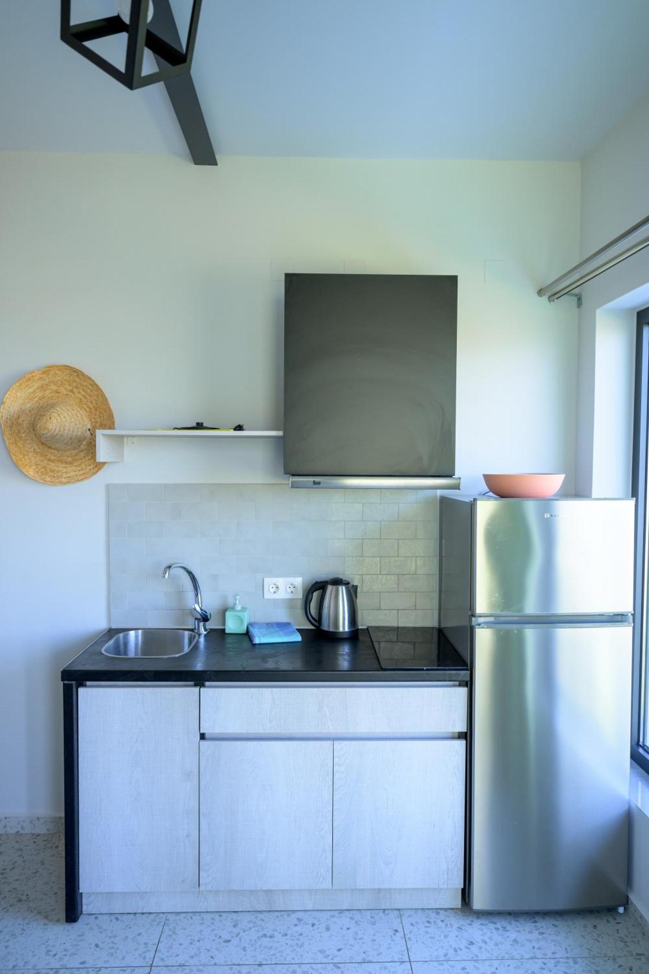Bikini Apartments Kariótai Екстериор снимка