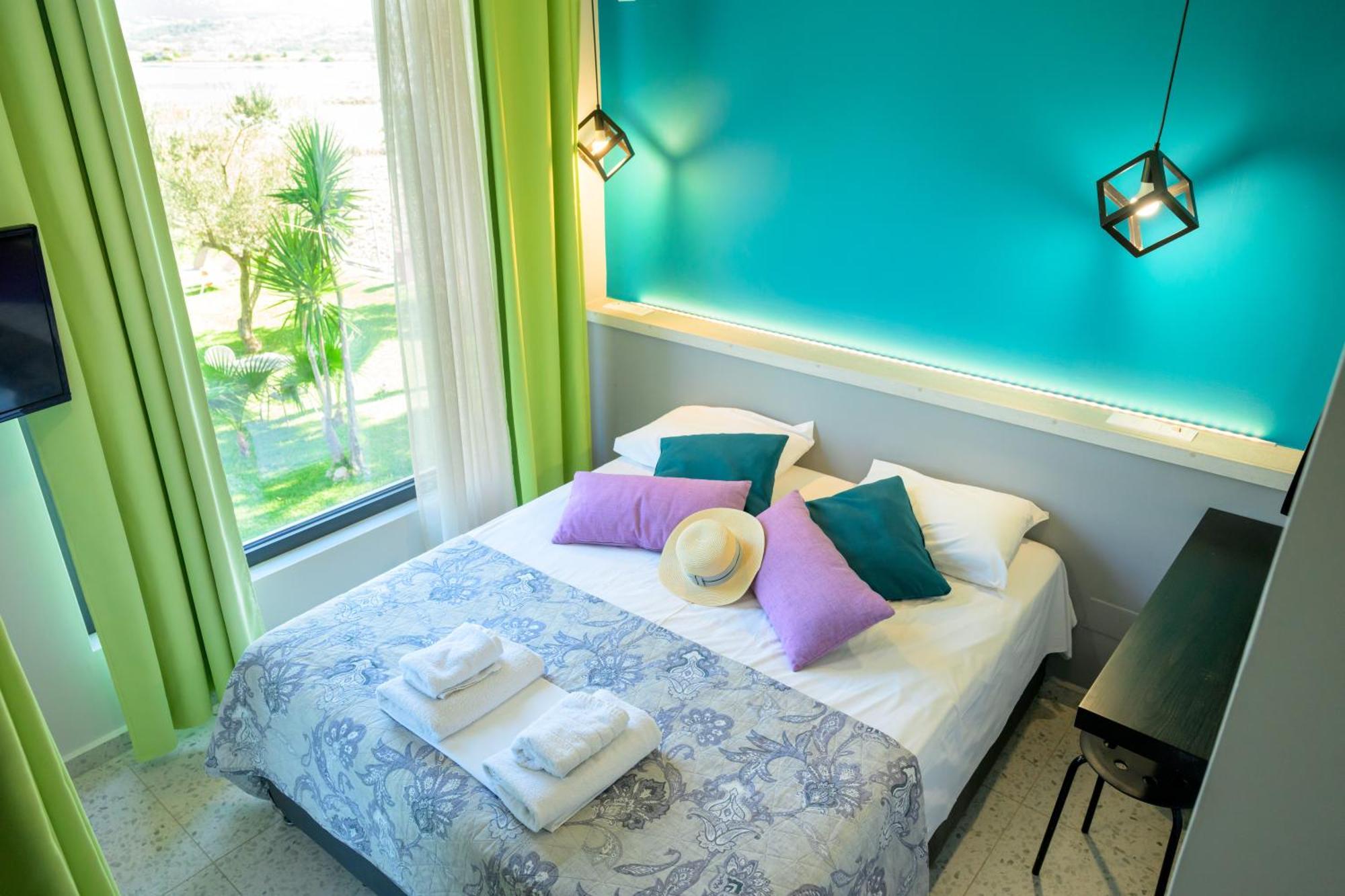 Bikini Apartments Kariótai Екстериор снимка
