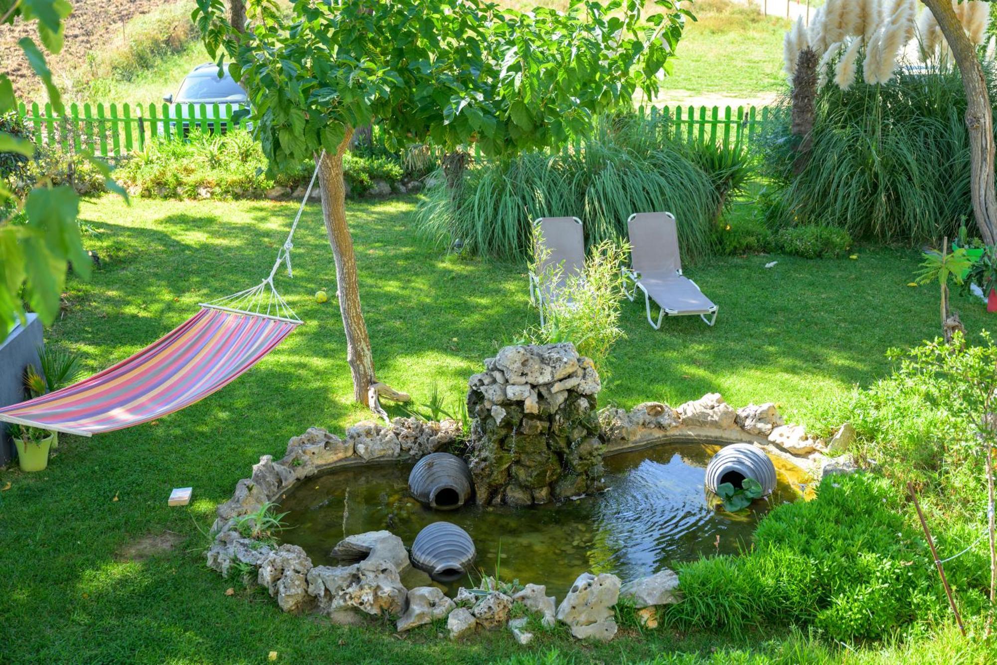 Bikini Apartments Kariótai Екстериор снимка