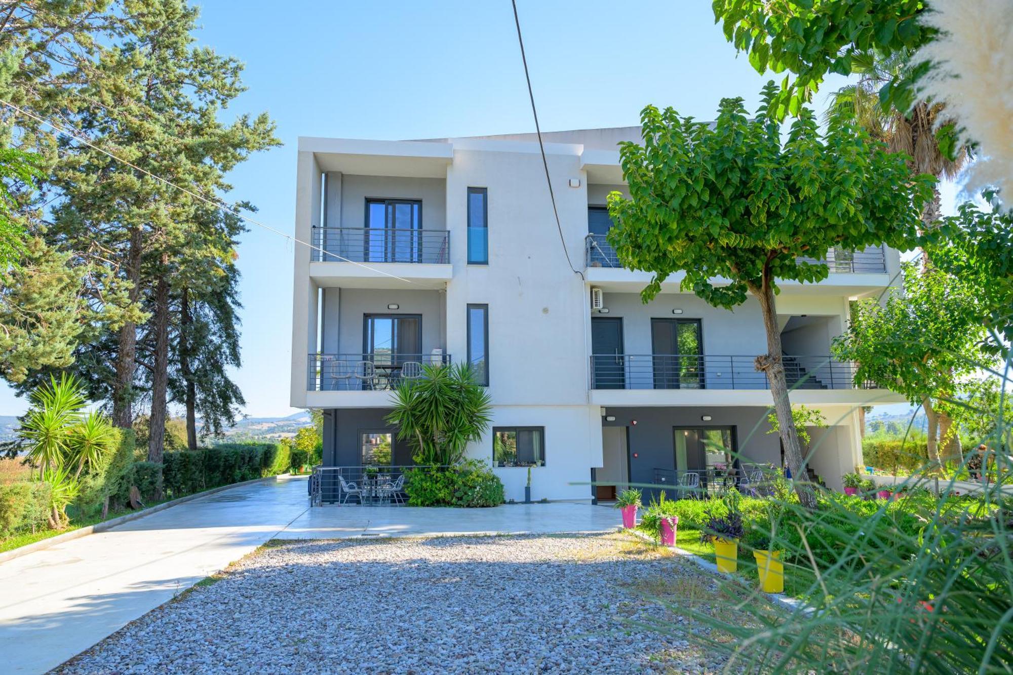 Bikini Apartments Kariótai Екстериор снимка