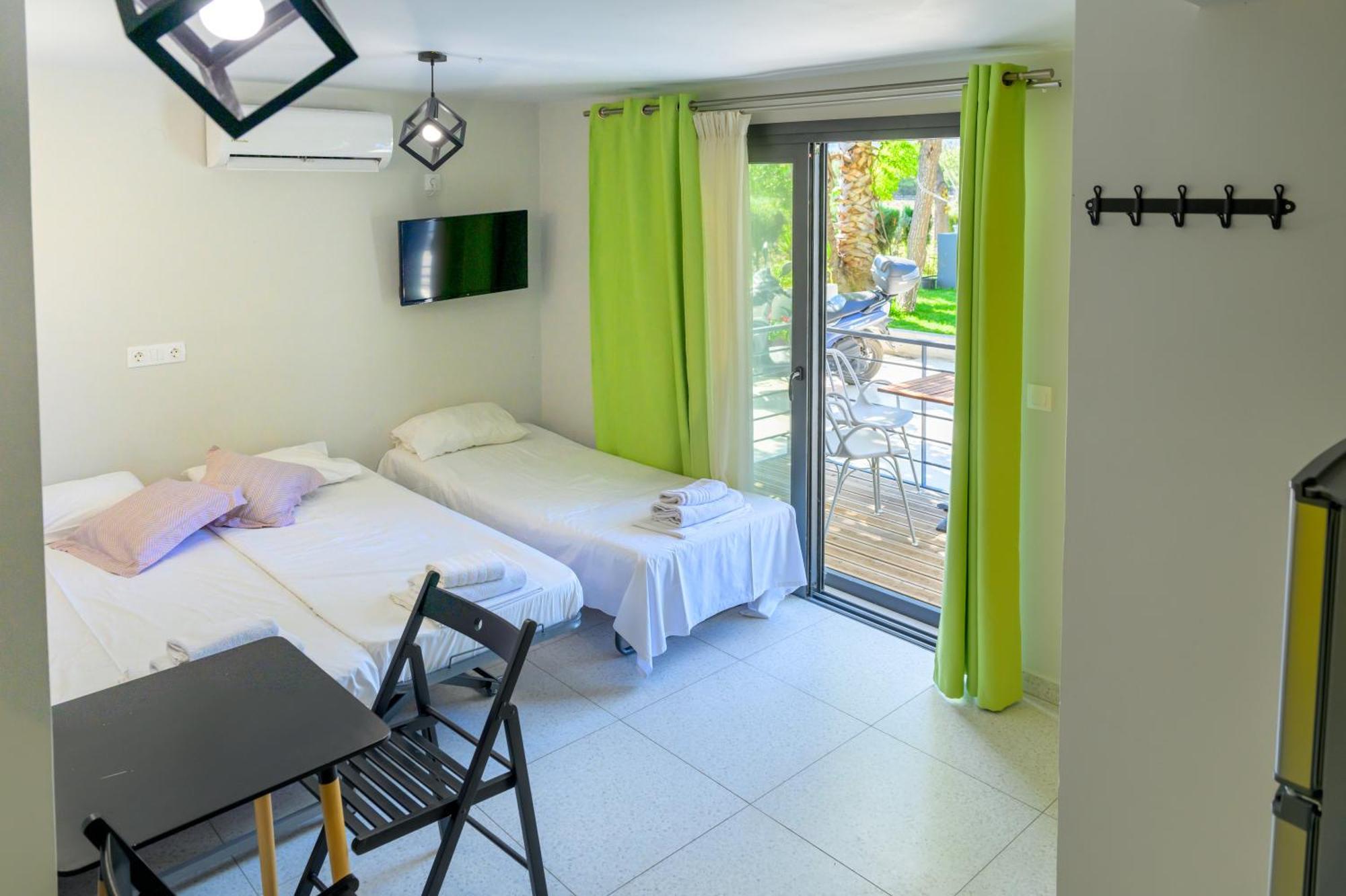 Bikini Apartments Kariótai Екстериор снимка