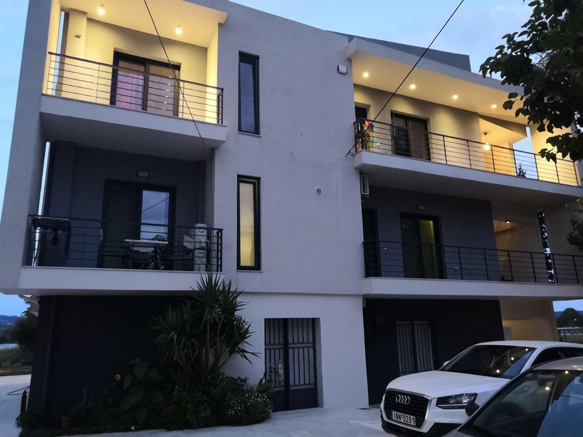 Bikini Apartments Kariótai Екстериор снимка