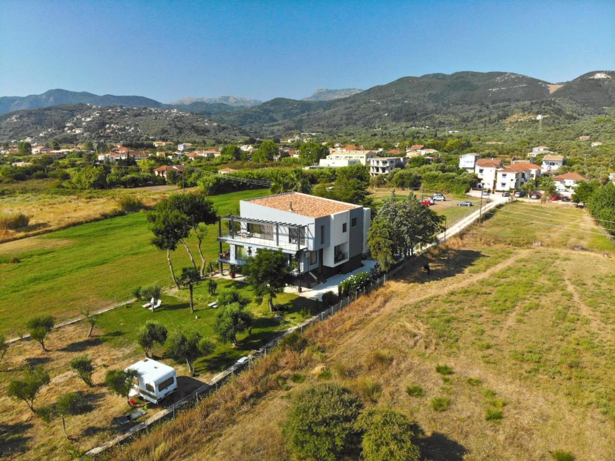 Bikini Apartments Kariótai Екстериор снимка